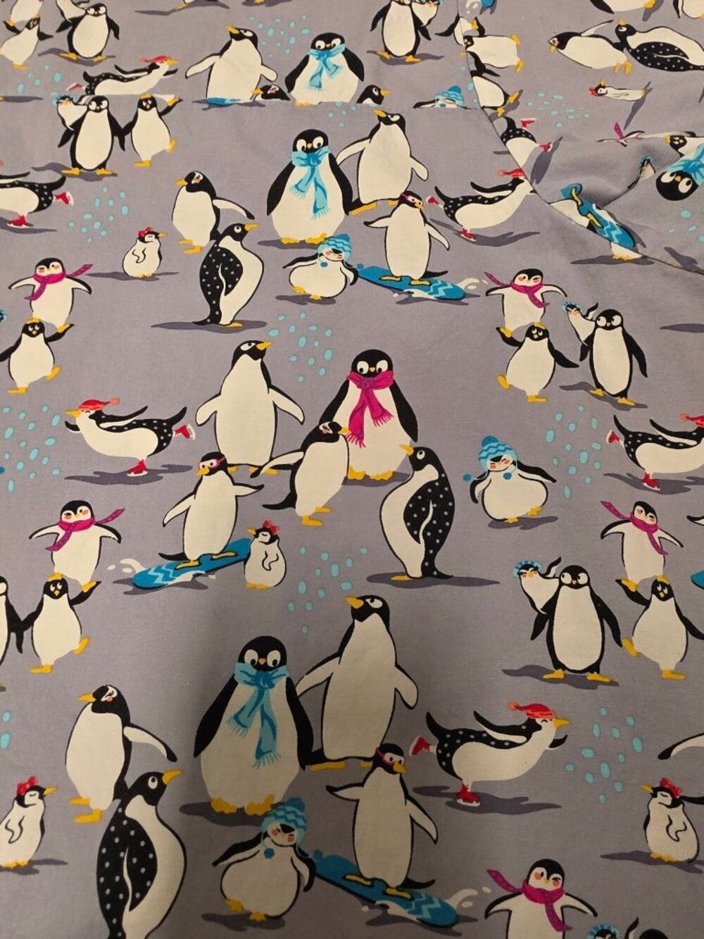 Scrubstar Winter Penguins Scrub Top Plus Size 2X Gray V-Neck 2 Pocket Utility - Picture 4 of 9